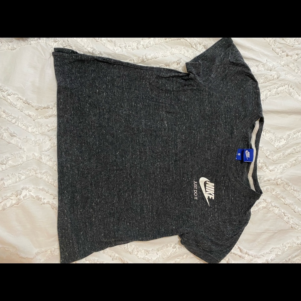 Nike short sleeve shirt - medium